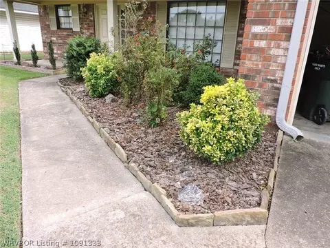 Exterior - 3418 Londonderry Rd, Fort Smith, AR 72908 photo 6 of 10