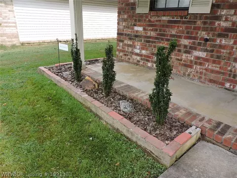 Exterior - 3418 Londonderry Rd, Fort Smith, AR 72908 photo 7 of 10
