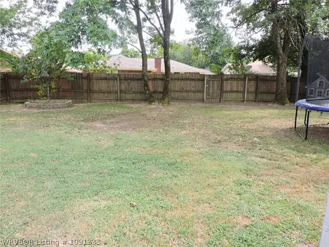 Exterior - 3418 Londonderry Rd, Fort Smith, AR 72908 photo 3 of 10
