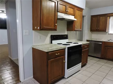 Kitchen - 3418 Londonderry Rd, Fort Smith, AR 72908 photo 2 of 3