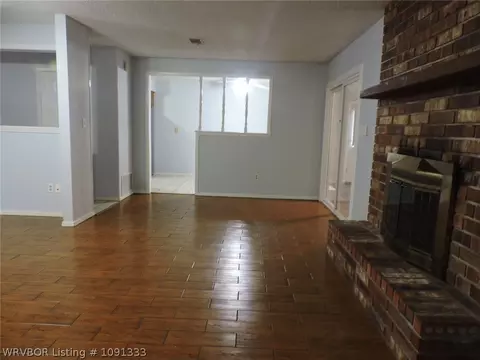 Living - 3418 Londonderry Rd, Fort Smith, AR 72908 photo 3 of 5