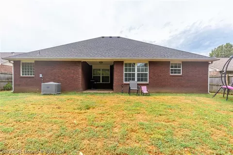 Exterior - 623 Chateau Dr, Fort Smith, AR 72908 photo 7 of 10