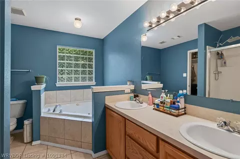 Bath - 623 Chateau Dr, Fort Smith, AR 72908 photo 1 of 1