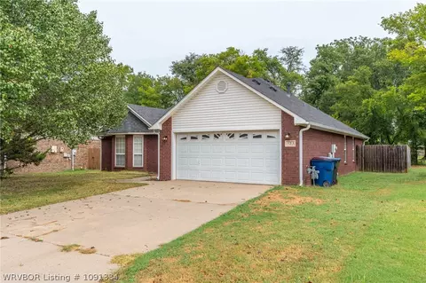 Exterior - 623 Chateau Dr, Fort Smith, AR 72908 photo 3 of 10