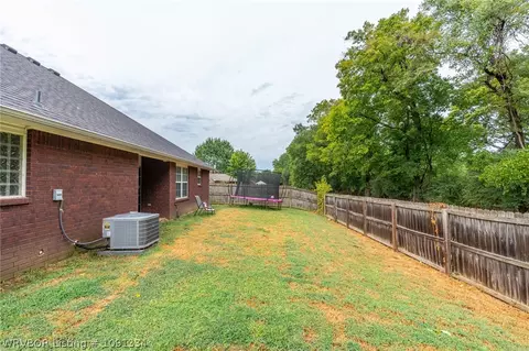 Exterior - 623 Chateau Dr, Fort Smith, AR 72908 photo 9 of 10
