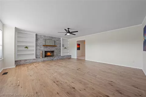 Living - 10811 Old Harbor Rd, Fort Smith, AR 72903 photo 2 of 6