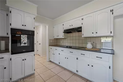 Kitchen - 10811 Old Harbor Rd, Fort Smith, AR 72903 photo 3 of 4