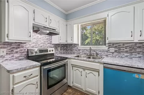 Kitchen - 529 N 46th St, Fort Smith, AR 72903 photo 2 of 2
