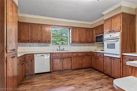 Kitchen - 14118 White Bluff Hts, Fort Smith, AR 72916 photo 3 of 3