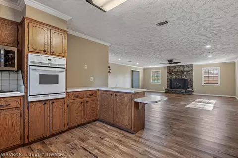 Living - 14118 White Bluff Hts, Fort Smith, AR 72916 photo 4 of 8