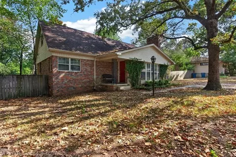 Exterior - 2423 Ionia St, Fort Smith, AR 72901 photo 3 of 16