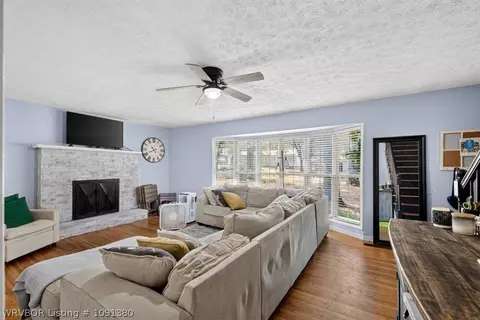 Living - 2423 Ionia St, Fort Smith, AR 72901 photo 1 of 2