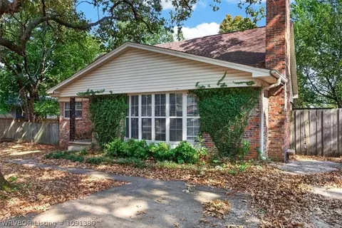 Exterior - 2423 Ionia St, Fort Smith, AR 72901 photo 5 of 16