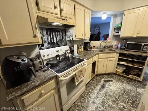 Kitchen - 4221 S 16th St, Fort Smith, AR 72901 photo 1 of 2