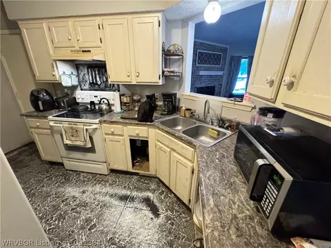 Kitchen - 4221 S 16th St, Fort Smith, AR 72901 photo 2 of 2