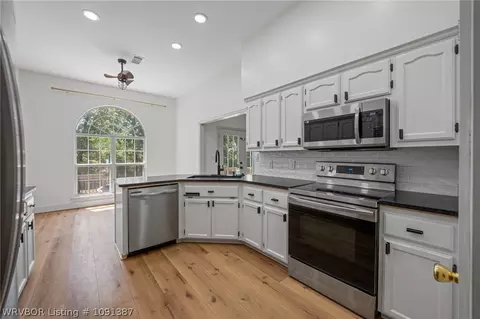 Kitchen - 810 Karry Ln, Fort Smith, AR 72916 photo 3 of 7