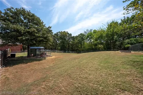 Exterior - 810 Karry Ln, Fort Smith, AR 72916 photo 13 of 15