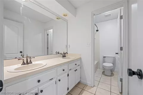 Bath - 810 Karry Ln, Fort Smith, AR 72916 photo 5 of 6