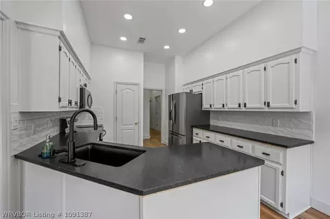 Kitchen - 810 Karry Ln, Fort Smith, AR 72916 photo 2 of 7