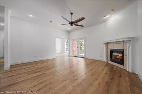 Living - 810 Karry Ln, Fort Smith, AR 72916 photo 3 of 4