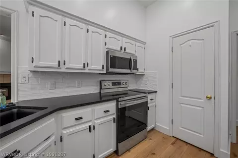 Kitchen - 810 Karry Ln, Fort Smith, AR 72916 photo 6 of 7