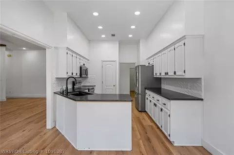 Kitchen - 810 Karry Ln, Fort Smith, AR 72916 photo 1 of 7