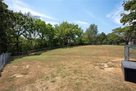 Exterior - 810 Karry Ln, Fort Smith, AR 72916 photo 10 of 15