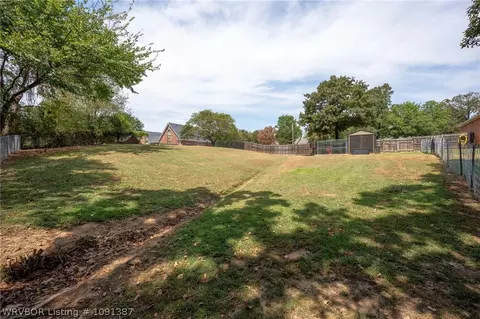 Exterior - 810 Karry Ln, Fort Smith, AR 72916 photo 11 of 15