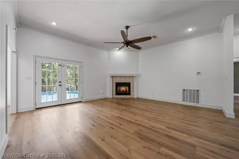 Living - 810 Karry Ln, Fort Smith, AR 72916 photo 4 of 4