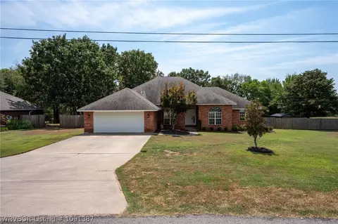 Exterior - 810 Karry Ln, Fort Smith, AR 72916 photo 2 of 15