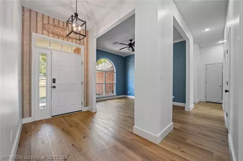 Entry Way - 810 Karry Ln, Fort Smith, AR 72916 photo 1 of 4