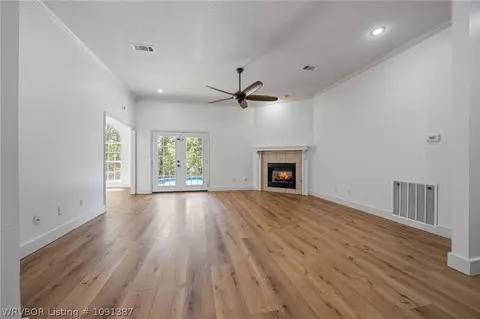 Living - 810 Karry Ln, Fort Smith, AR 72916 photo 1 of 4