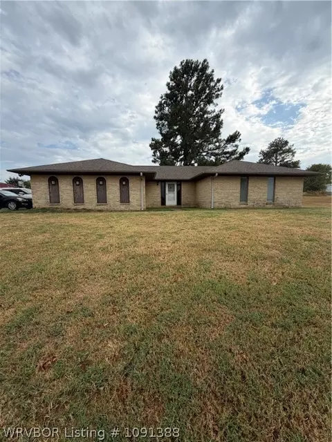 476434 E 1090 Rd, Roland, OK 74954