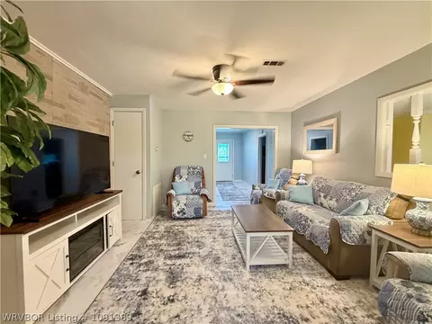 Living - 609 2nd St, Hartford, AR 72938 photo 1 of 3