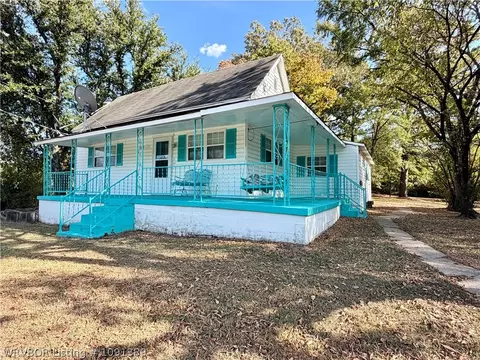 Exterior - 609 2nd St, Hartford, AR 72938 photo 1 of 3