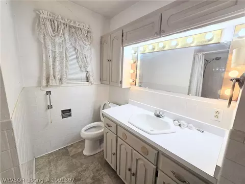 Bath - 5711 Grand Ave, Fort Smith, AR 72904 photo 2 of 3