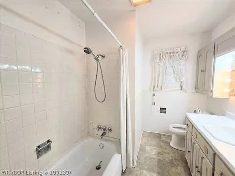 Bath - 5711 Grand Ave, Fort Smith, AR 72904 photo 3 of 3