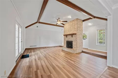 Living - 8206 Williamsburg Rd, Fort Smith, AR 72903 photo 6 of 9