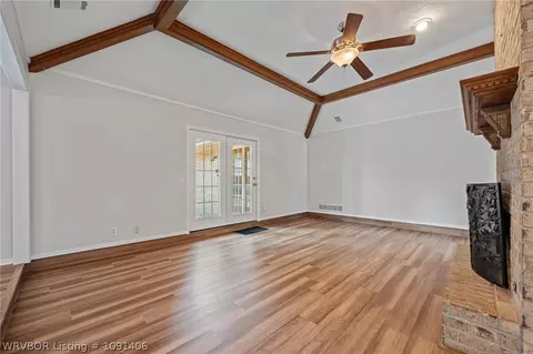 Living - 8206 Williamsburg Rd, Fort Smith, AR 72903 photo 4 of 9
