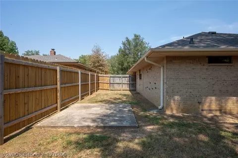 Exterior - 8206 Williamsburg Rd, Fort Smith, AR 72903 photo 7 of 9