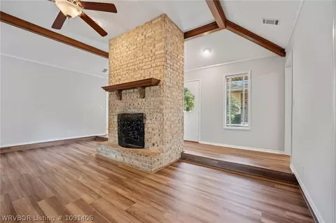 Living - 8206 Williamsburg Rd, Fort Smith, AR 72903 photo 2 of 9