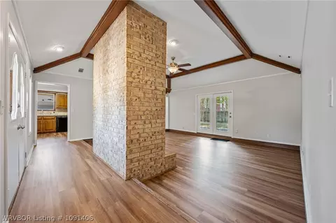 Living - 8206 Williamsburg Rd, Fort Smith, AR 72903 photo 3 of 9