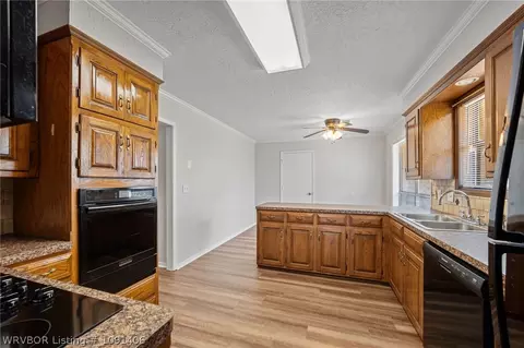 Kitchen - 8206 Williamsburg Rd, Fort Smith, AR 72903 photo 5 of 5