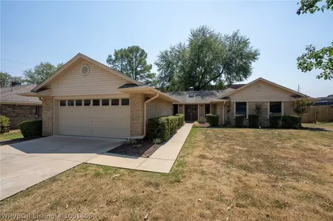 Exterior - 8206 Williamsburg Rd, Fort Smith, AR 72903 photo 3 of 9