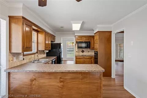 Kitchen - 8206 Williamsburg Rd, Fort Smith, AR 72903 photo 2 of 5