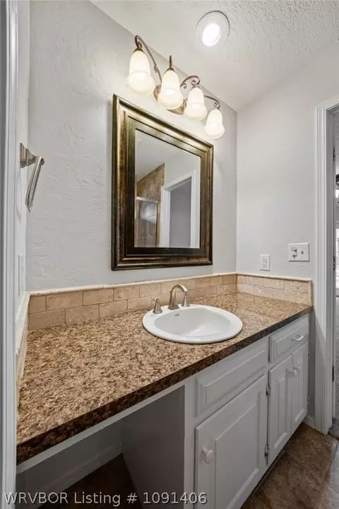 Bath - 8206 Williamsburg Rd, Fort Smith, AR 72903 photo 4 of 7