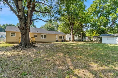 Exterior - 1220 N 34 St, Fort Smith, AR 72904 photo 7 of 8