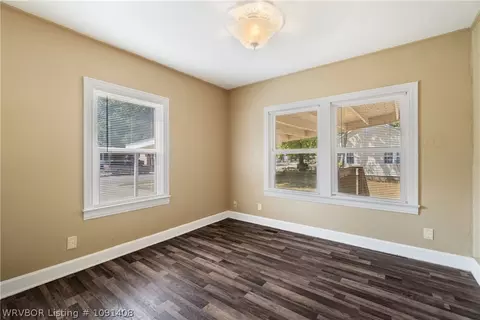 Living - 1220 N 34 St, Fort Smith, AR 72904 photo 5 of 7