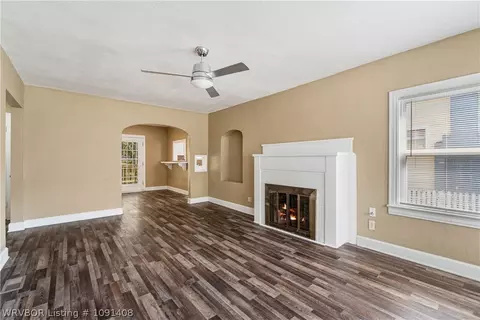 Living - 1220 N 34 St, Fort Smith, AR 72904 photo 2 of 7