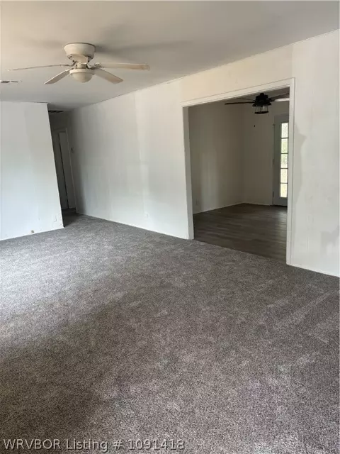 Living - 405 4th Ave, Warner, OK 74469 photo 1 of 2